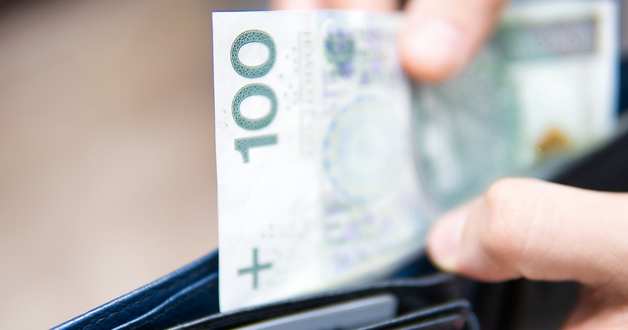 Wynagrodzenia spadają, mimo podwyżek. Nowe dane GUS