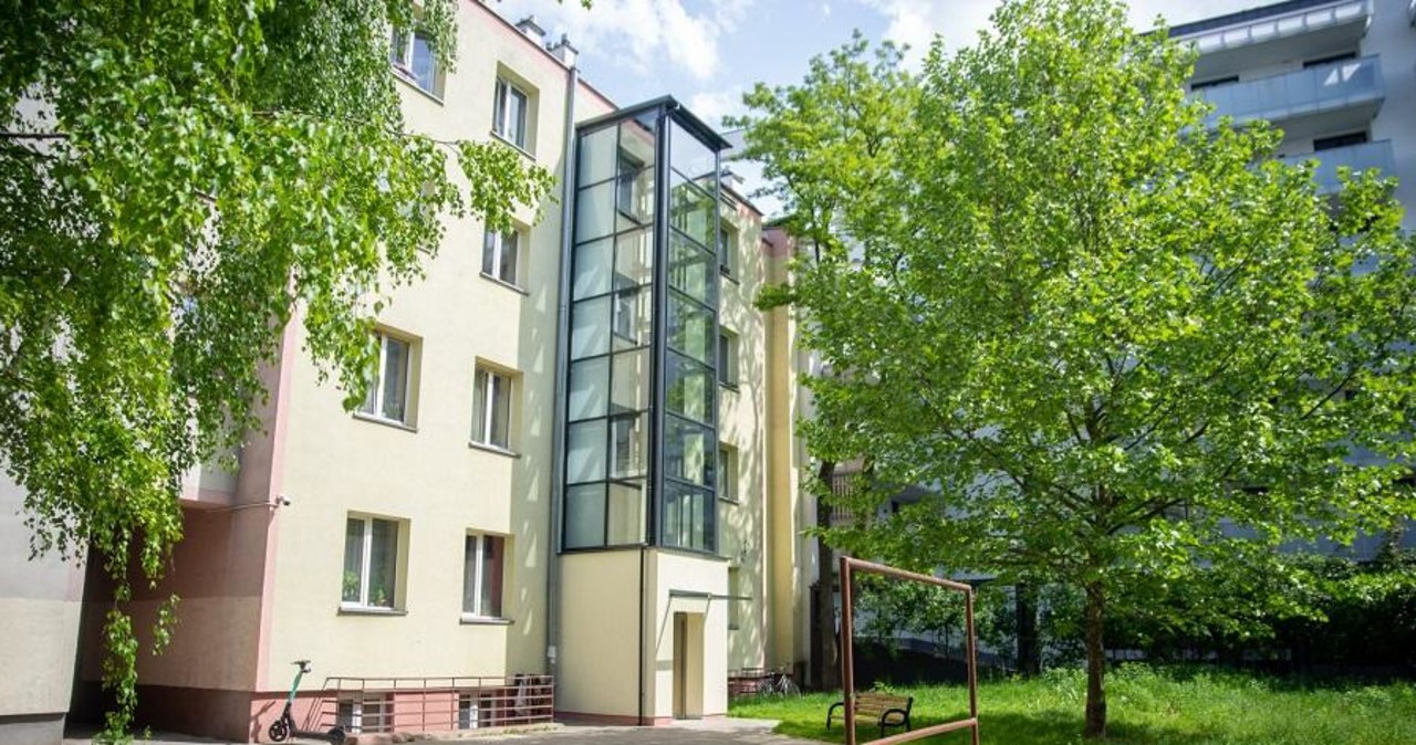 Nowa winda z miejskiego programu rewitalizacji budynków