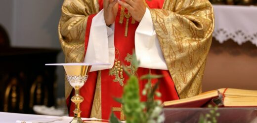 Ksiądz o dzieciach i biernych rodzicach na mszy. Jego wpis wywołał burzę