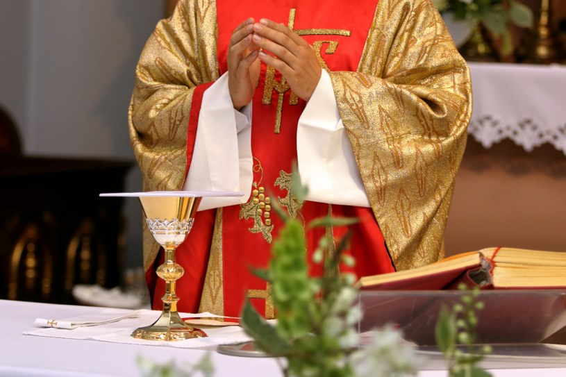 Ksiądz o dzieciach i biernych rodzicach na mszy. Jego wpis wywołał burzę