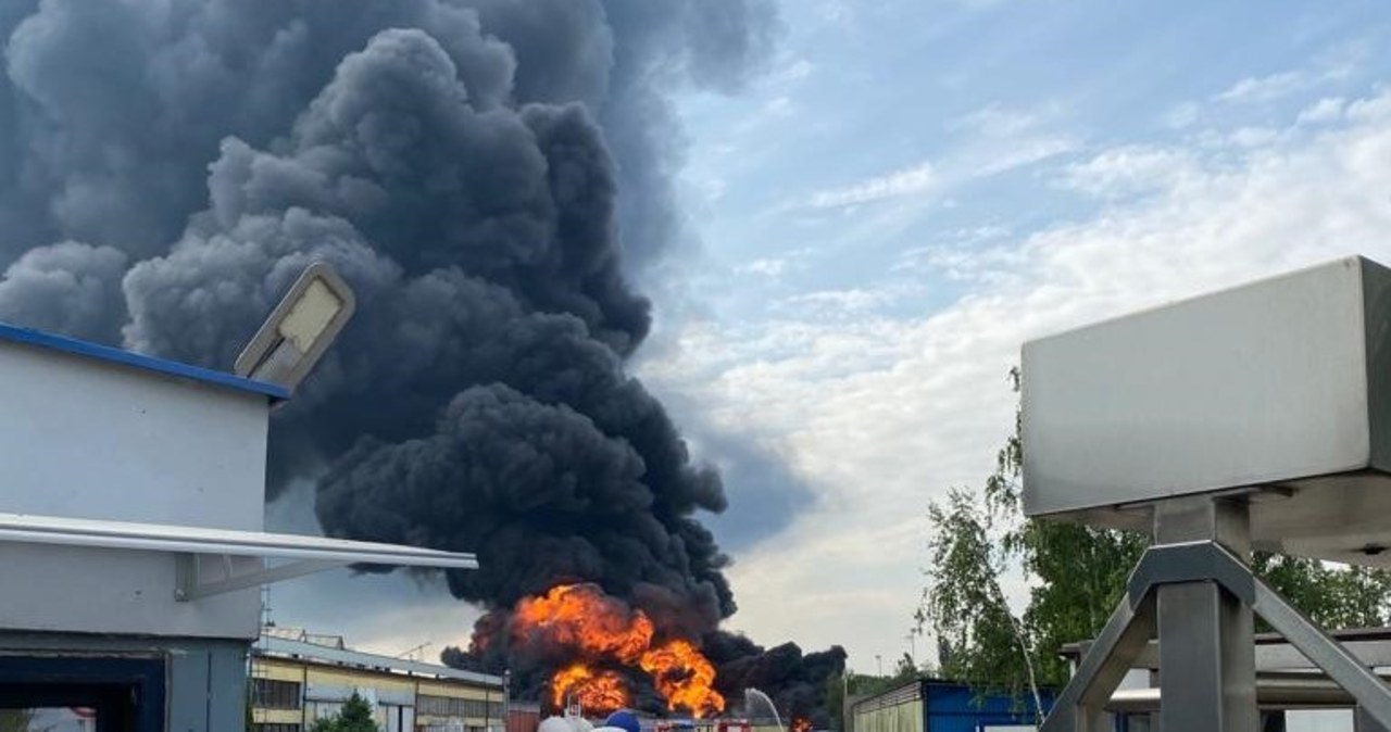Ogromny pożar w Kutnie. Płonie zakład produkujący chemię samochodową