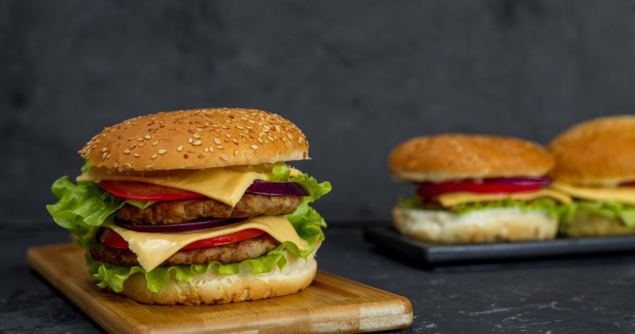 Hamburgery z groźną bakterią. GIS wycofuje mięso ze sklepów