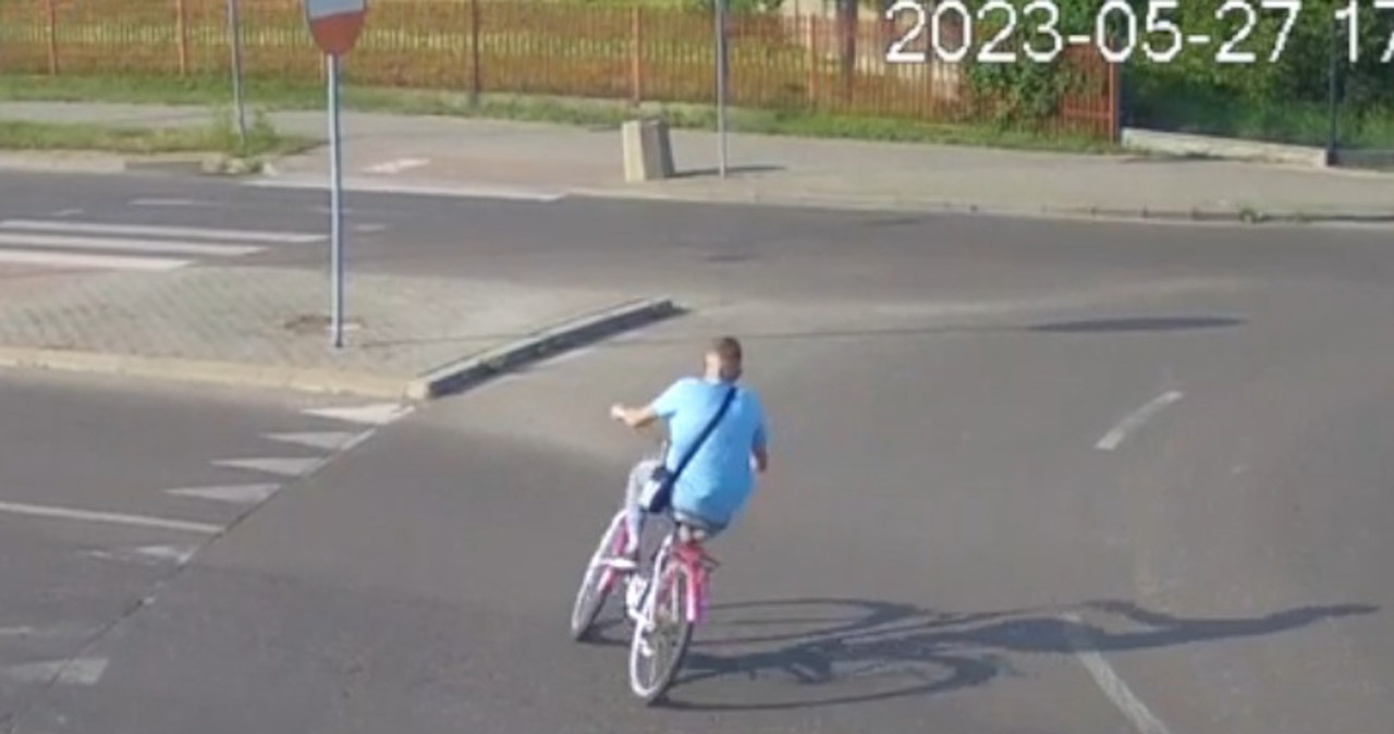 Na rondzie „pod prąd”. Pijany rowerzysta zderzył się z osobówką