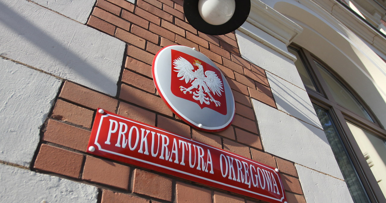 Wychowawca internatu z zarzutem doprowadzenia do poddania się innej czynności seksualnej
