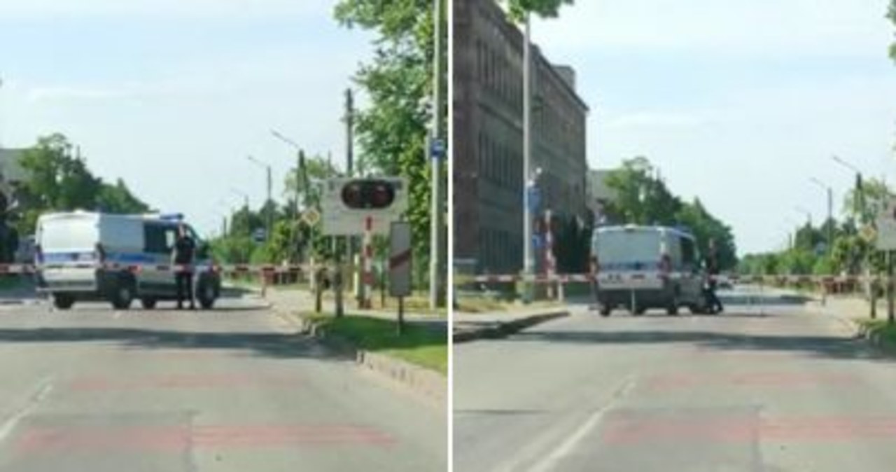 Radiowóz utknął na przejeździe kolejowym między szlabanami [FILM]