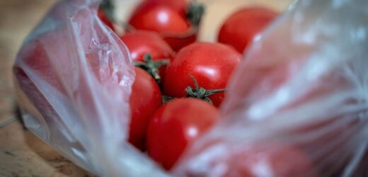 Trzymasz pomidory w lodówce? Dzięki temu trikowi będą słodkie i aromatyczne