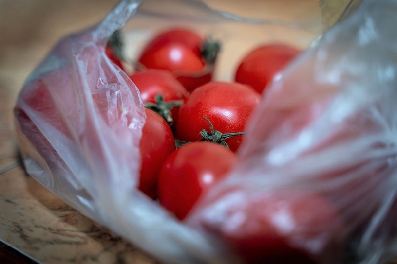 Trzymasz pomidory w lodówce? Dzięki temu trikowi będą słodkie i aromatyczne