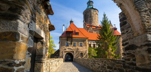 Nawiedzony zamek na mapie Polski. Skrywa mroczną historię i upiorne tajemnice