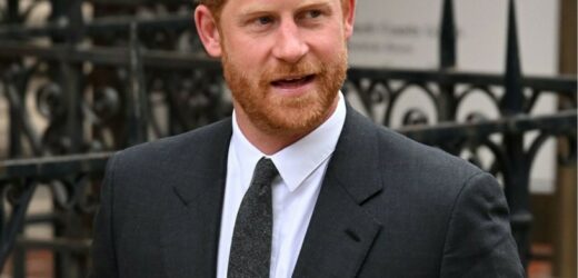 Książę Harry nie krył frustracji podczas procesu. Brytyjska prasa przeanalizowała jego zachowanie