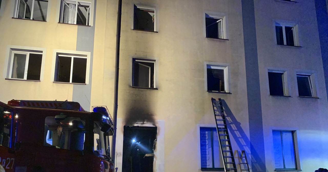 Pożar w bloku w Tarnowie. 11 osób trafiło do szpitala