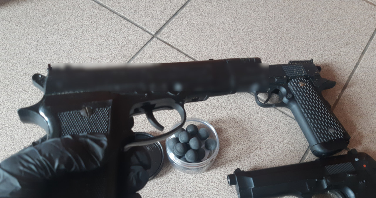 Strzelał z pistoletu na gumowe kulki. Ciężko ranił dwie osoby