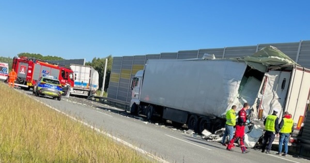 Zderzenie ciężarówek na S8 w Łódzkiem. Nie żyje 27-latek