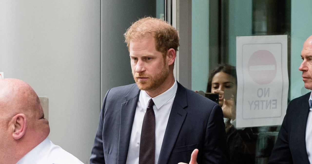 Książę Harry przed sądem: Przez tabloidy nie mogłem nikomu ufać