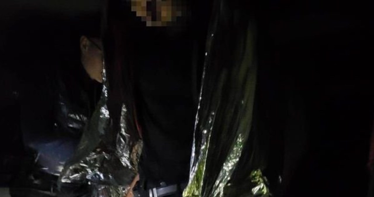 31-latek wpadł do rzeki. Pomogli mu policjanci
