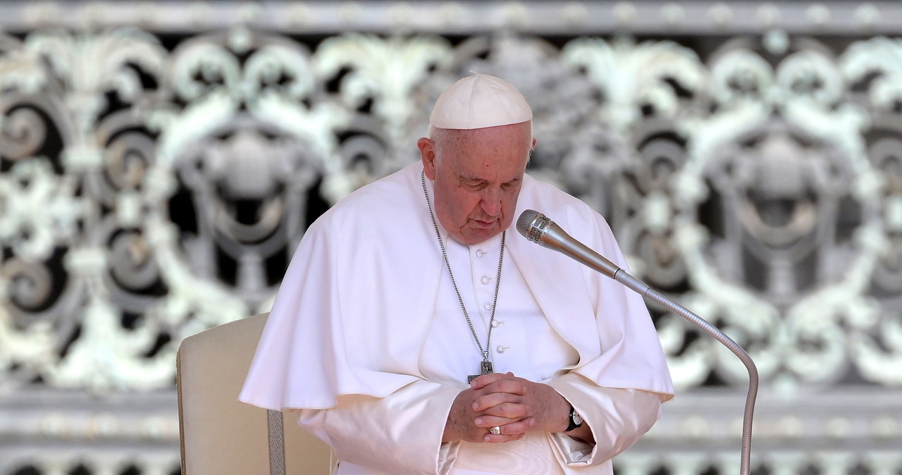 Papież Franciszek przejdzie dziś operację
