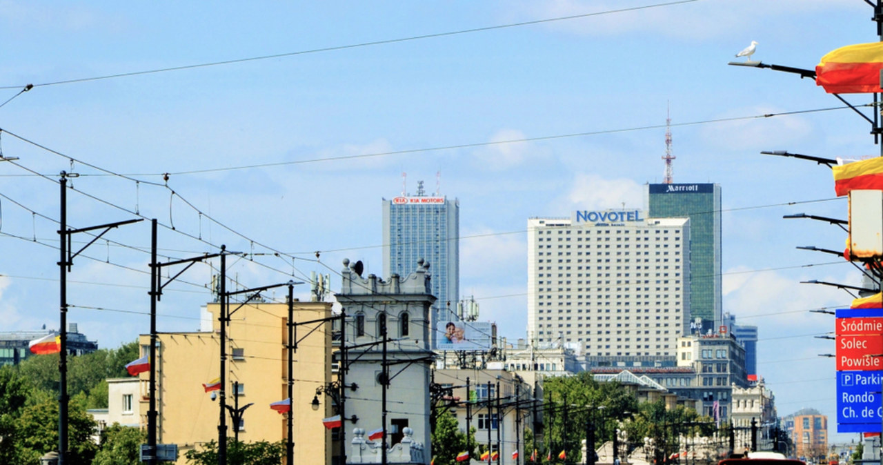 Warszawa: Zmiany w kursowaniu komunikacji miejskiej w długi weekend