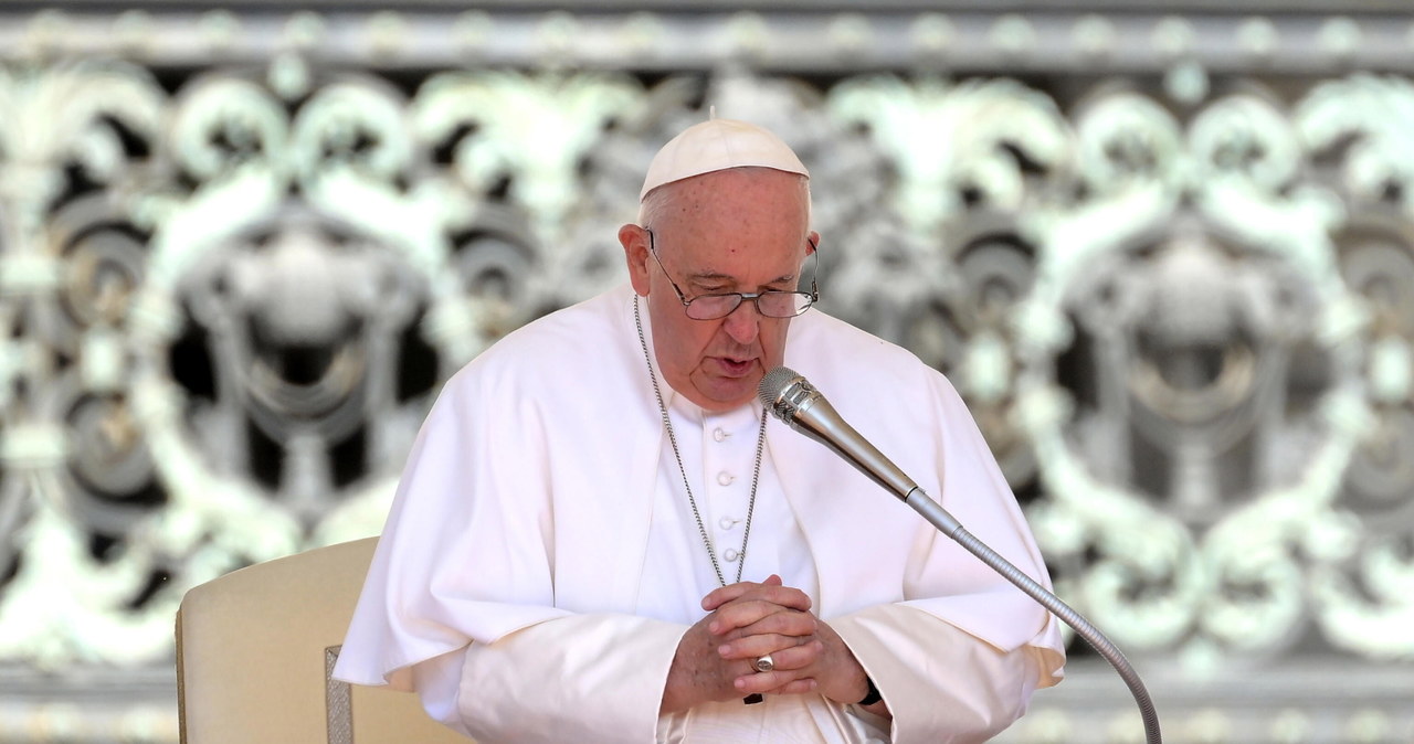 Papież Franciszek po operacji. Najnowszy komunikat Watykanu