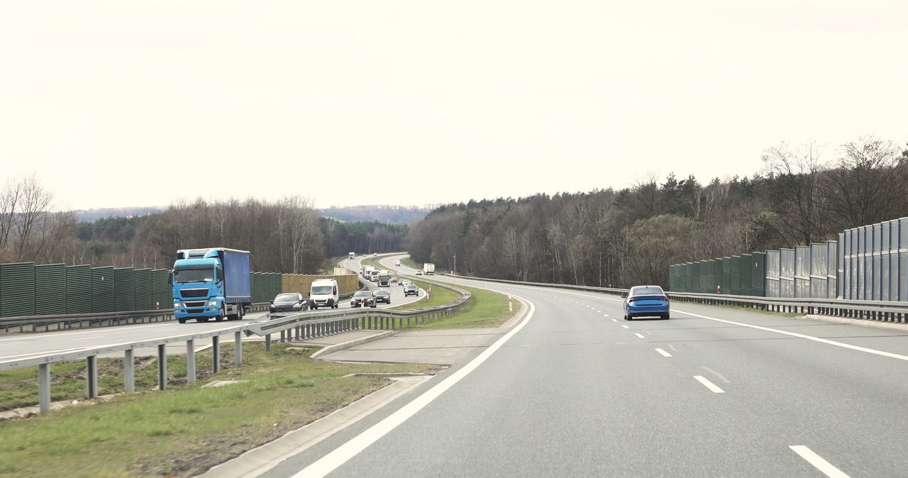 Kierowca busa zasnął za kierownicą. Wypadek na A4 koło Rzeszowa