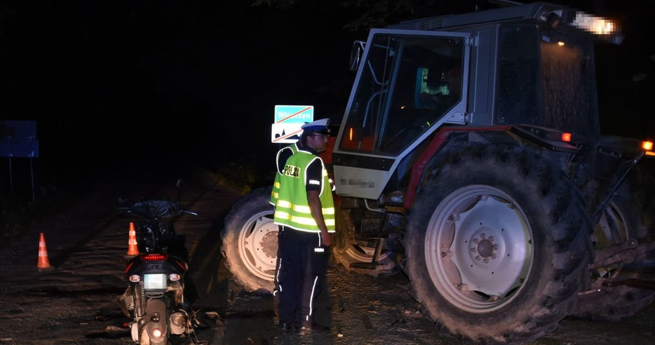 ​75-latek wjechał skuterem w ciągnik