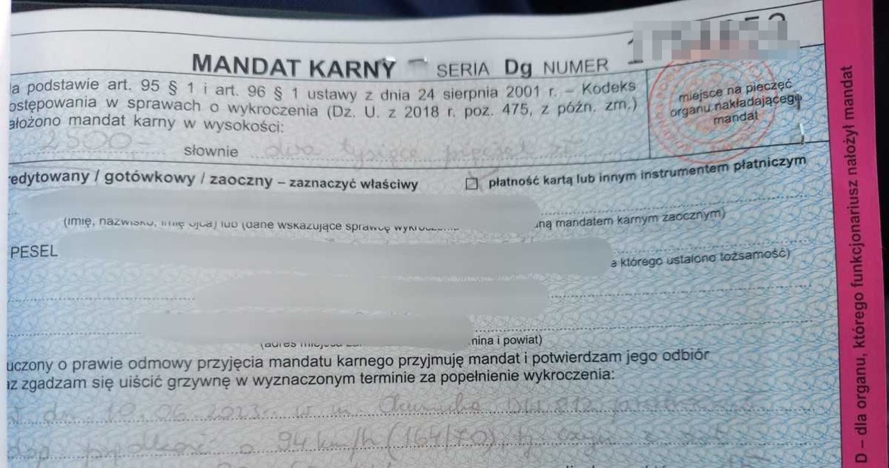 Nowy samochód, pokaz możliwości, wysoki mandat