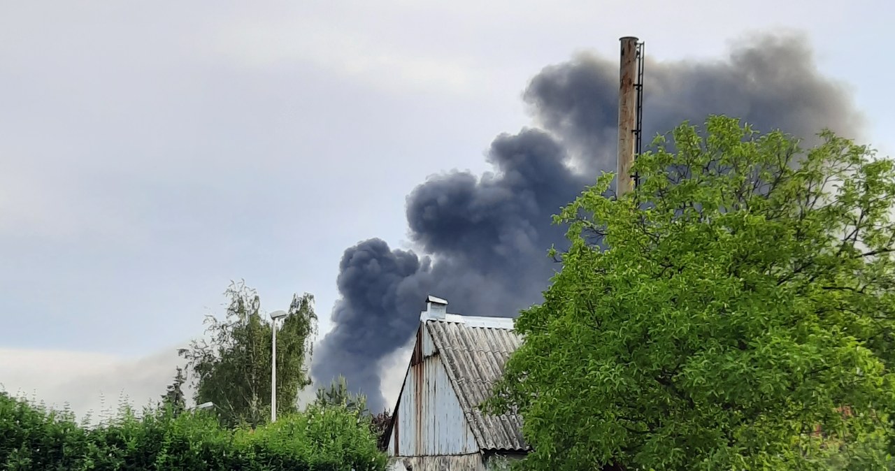 Beczki z chemikaliami płoną w Żarowie