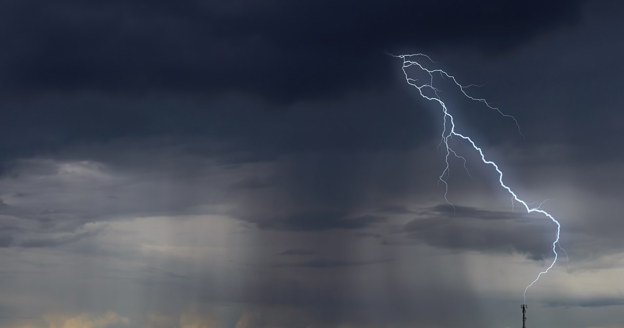 Burze i grad. IMGW wydał alerty