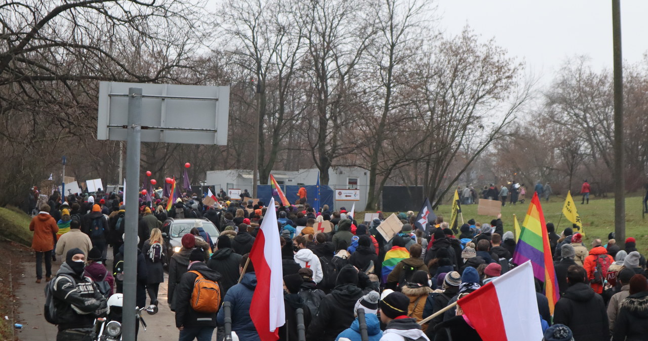 Dziś protesty po śmierci ciężarnej 33-latki. Demonstracje w ponad 40 miastach