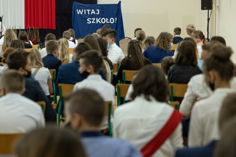 Uczniowie nie wrócą do szkół 1 września. Rozpoczęcie roku zostało przesunięte