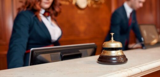 Doba hotelowa droższa niż w ofercie. Ukryte opłaty, które podbijają koszt