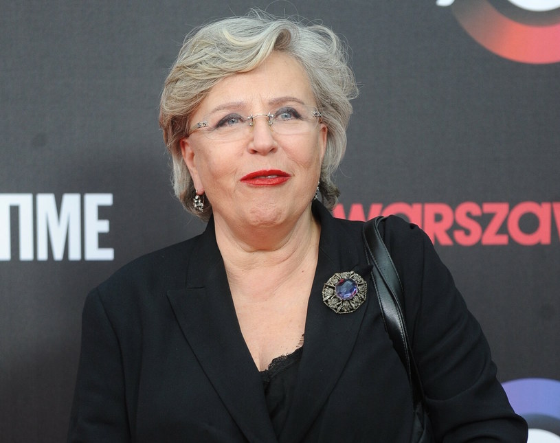Krystyna Janda na premierze serialu „Warszawianka”. Aktorka postawiła na ponadczasową klasykę