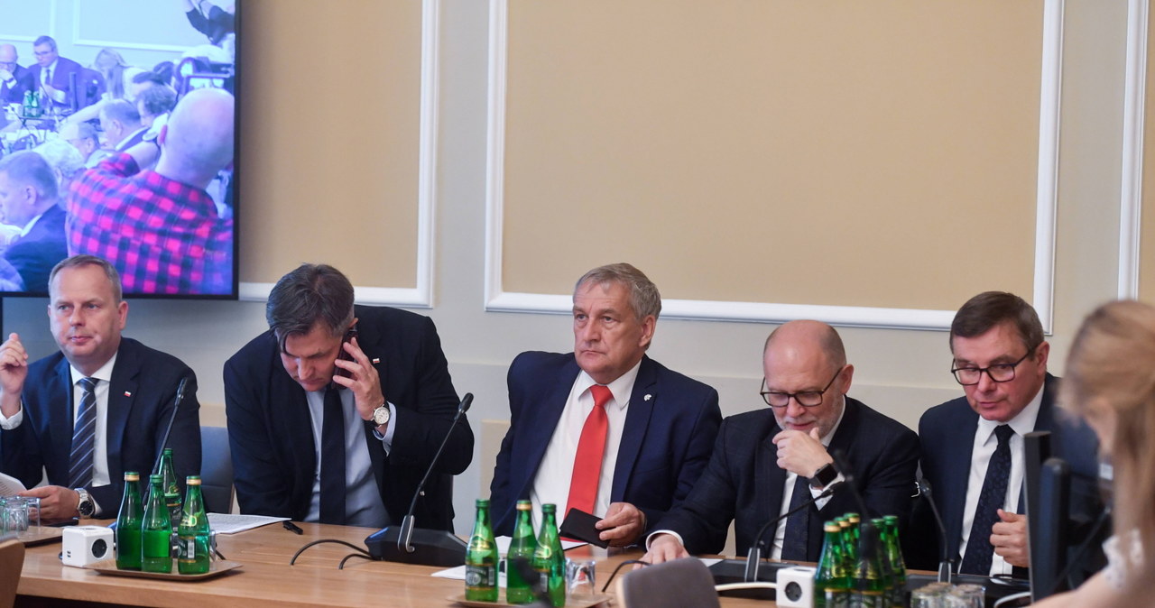 „Lex Tusk”. Komisja poparła poprawkę PiS ws. terminu raportu