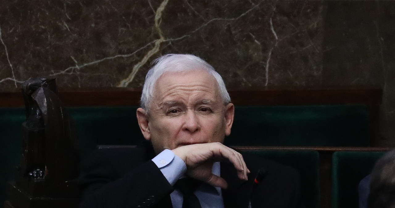 Kaczyński na posiedzeniu klubu PiS. „Wszystkie ręce na pokład”