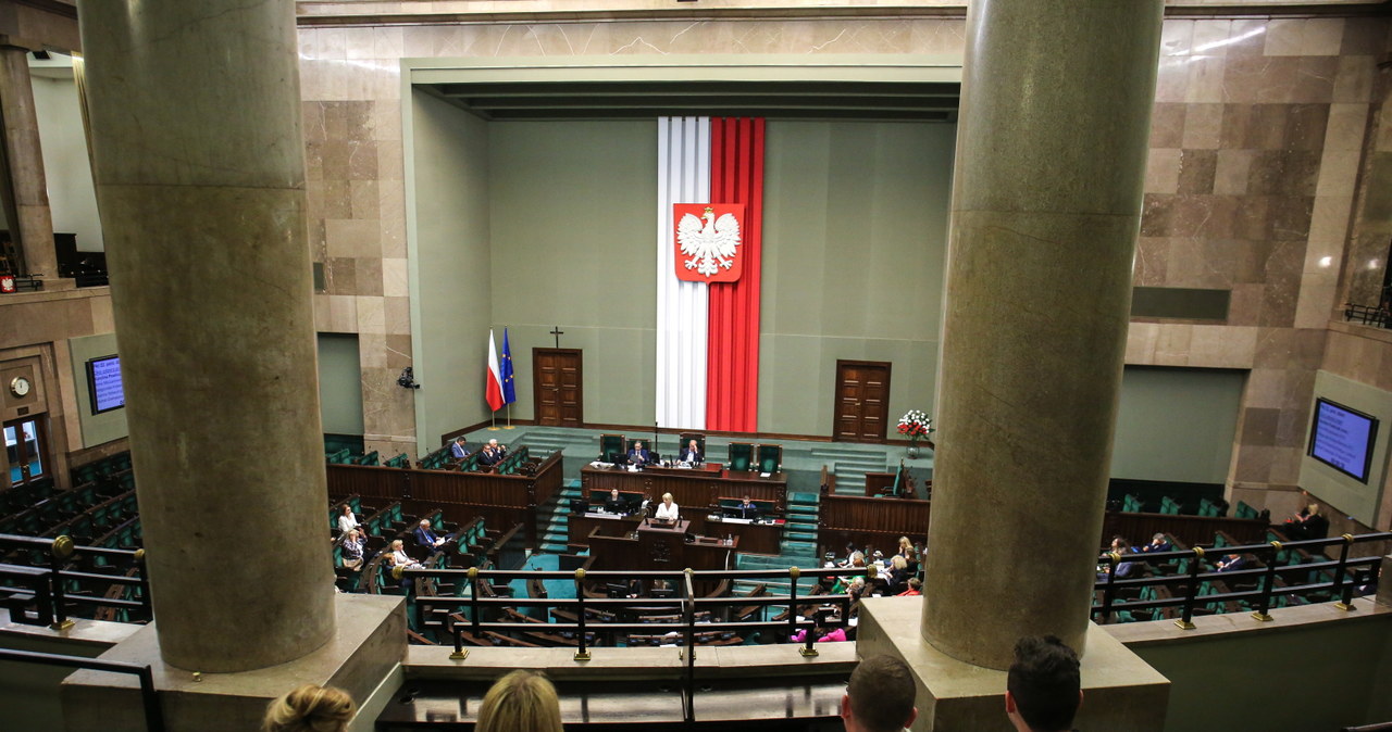 Sejm przyjął uchwałę ws. przyjmowania migrantów