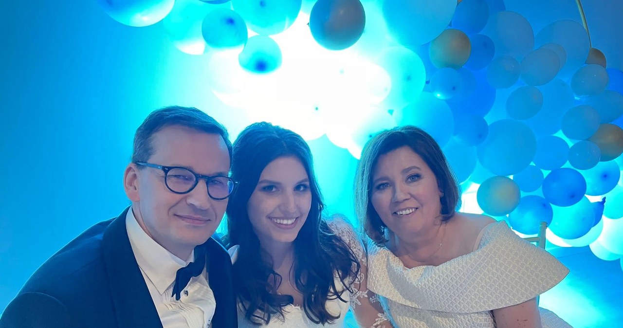 Premier Morawiecki pochwalił się zdjęciem z wesela córki. „Kocham cię nad życie”