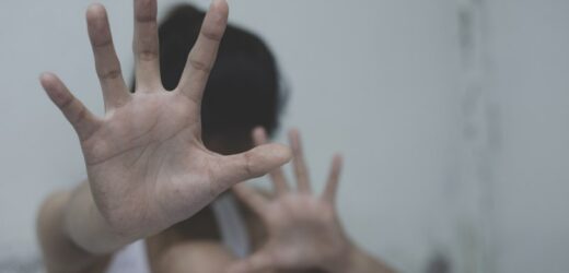 Nie milkną komentarze po śmierci Polki na Kos. „Przenoszenie winy na ofiarę”. Czym jest victim blaming?