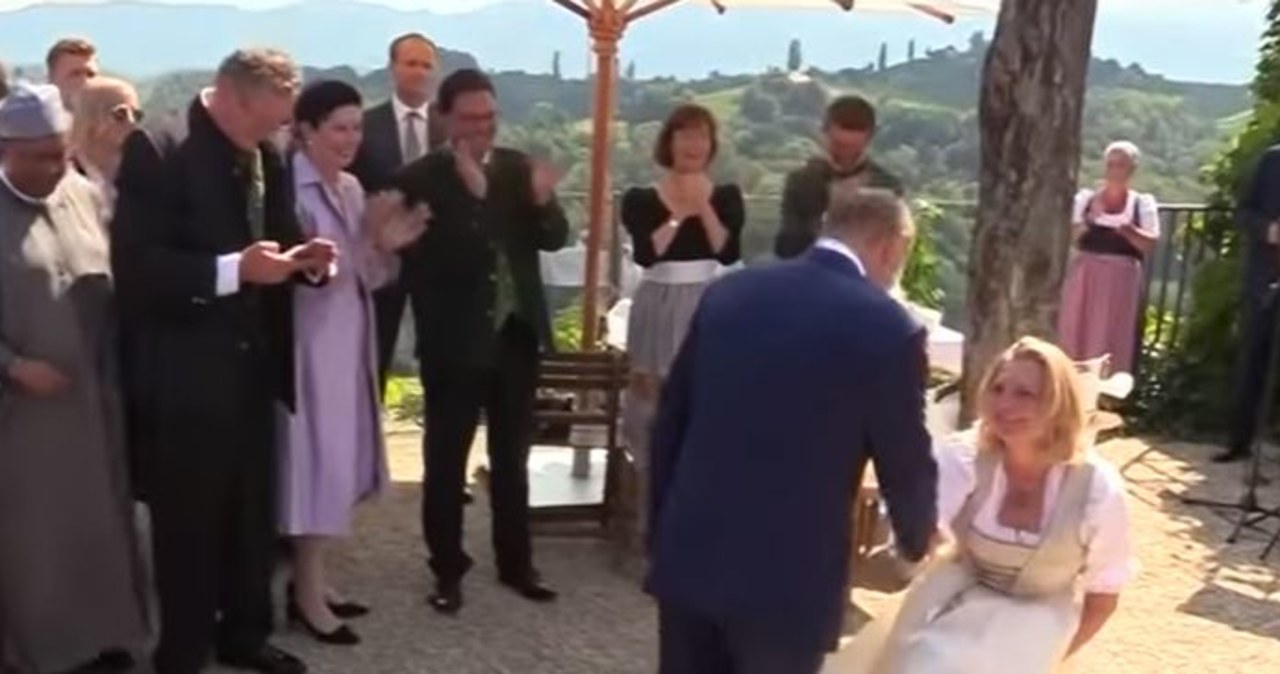 B. austriacka minister pracuje dla Putina. Był gościem na jej weselu