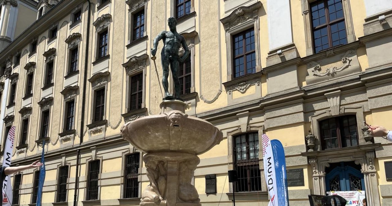 „Szermierz” po remoncie. Wrocławska fontanna już działa