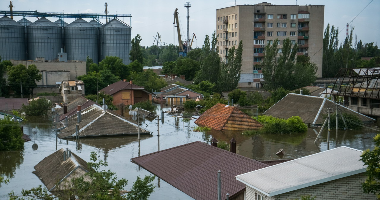 Mieszkanka obwodu chersońskiego o wysadzeniu tamy na Dnieprze: Woda zaczęła płynąć rwącym potokiem