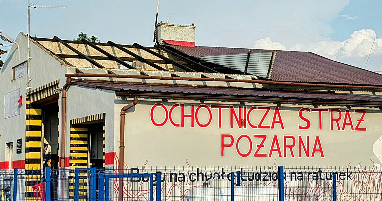 Wichura zerwała dach remizy OSP w Wielkopolsce