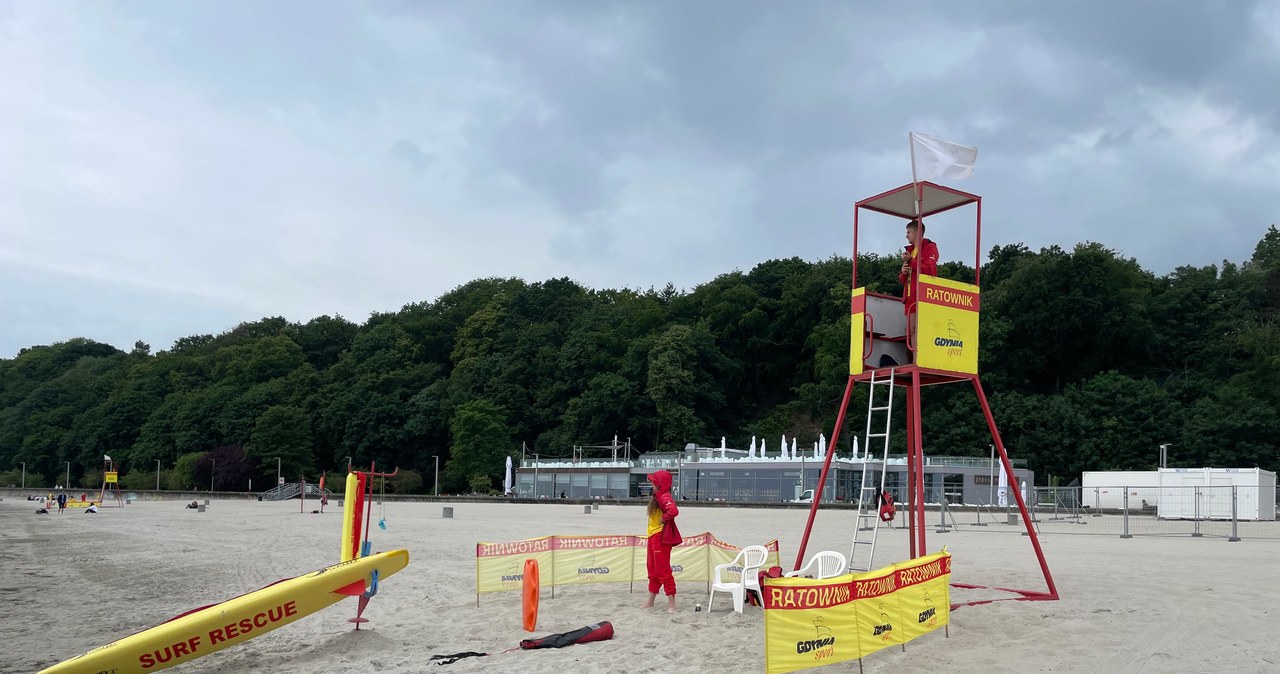 Ratownicy dyżurują już na plażach w Gdańsku i w Gdyni