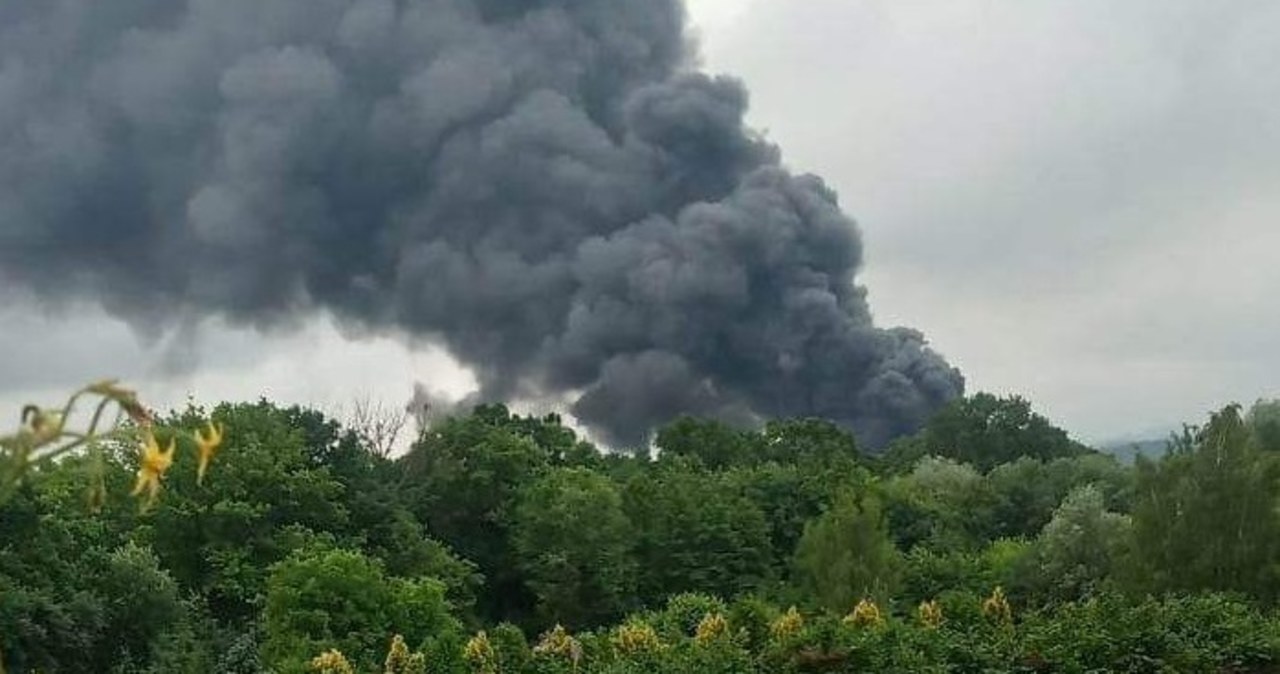 Płonie dawna lokomotywownia koło Cieszyna
