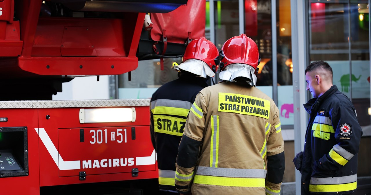 Pożar podnośnika koszowego. Ewakuowano pracowników