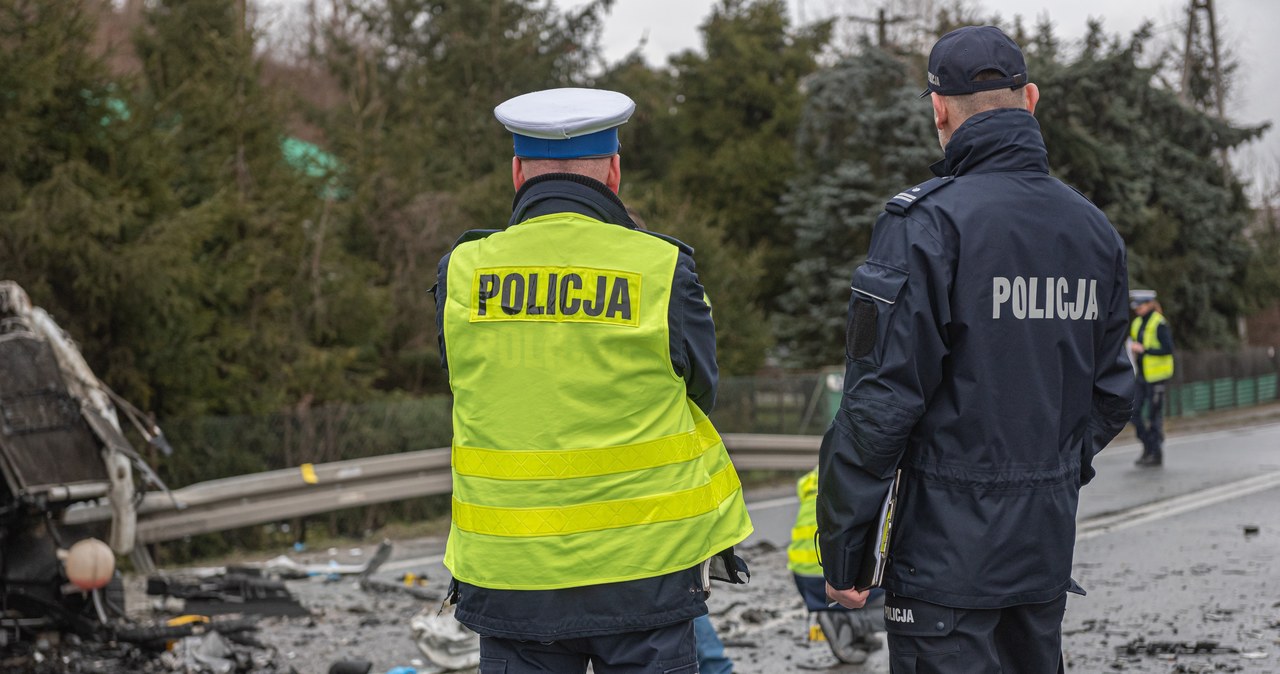 Dwie osoby nie żyją. Motocykl i samochód zapaliły się po zderzeniu