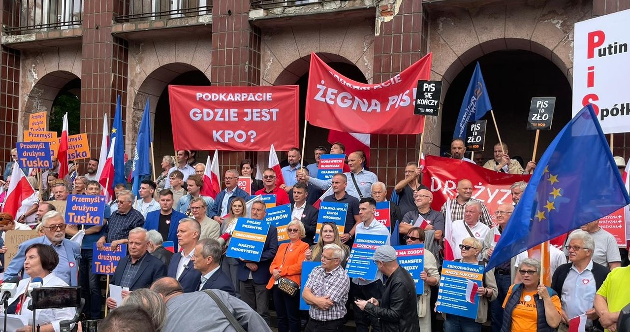Dwie pikiety pod Hutą Stalowa Wola. Starcie PiS i PO