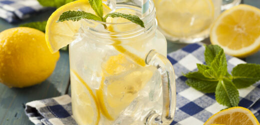 Lemoniada cytrynowa nie tylko na pragnienie. Dostarczy też dawkę witaminy C