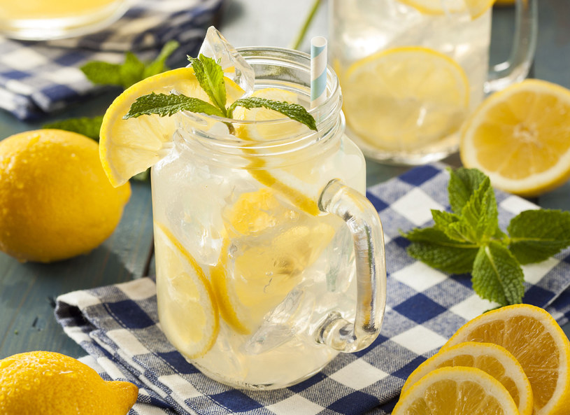 Lemoniada cytrynowa nie tylko na pragnienie. Dostarczy też dawkę witaminy C