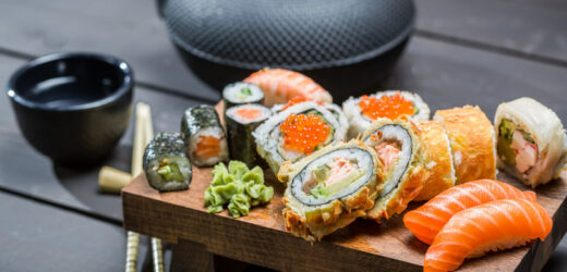 Nigdy tego nie rób podczas jedzenia sushi. Spalisz się ze wstydu