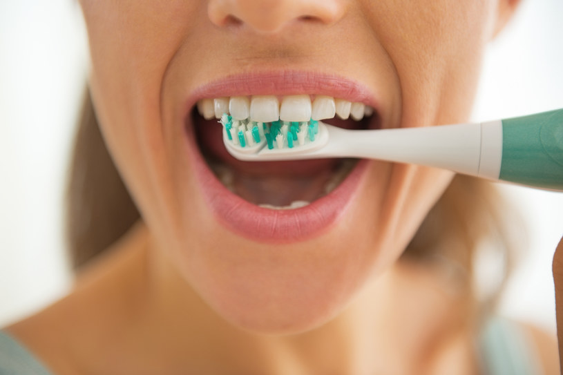 Dentysta złapał się za głowę. Miliony osób popełniają ten błąd w trakcie mycia zębów