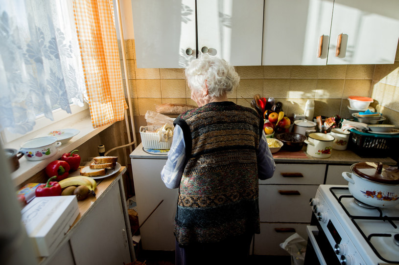 Świadczenia dla seniorów po 65 roku życia. Kto może złożyć wniosek?