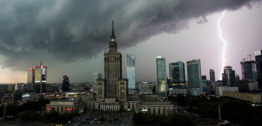 Czego nie mieć przy sobie w czasie burzy? Te przedmioty mogą okazać się niebezpieczne